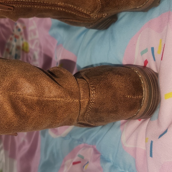 Boots - Picture 6 of 8